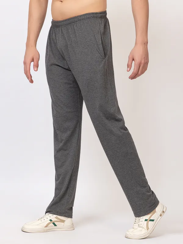 Charcoal_Essential_Regular_Fit_Trackpants