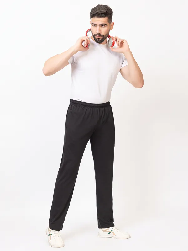 Black_Essential_Regular_Fit_Trackpants