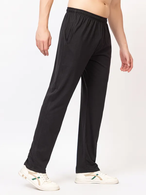 Black_Essential_Regular_Fit_Trackpants