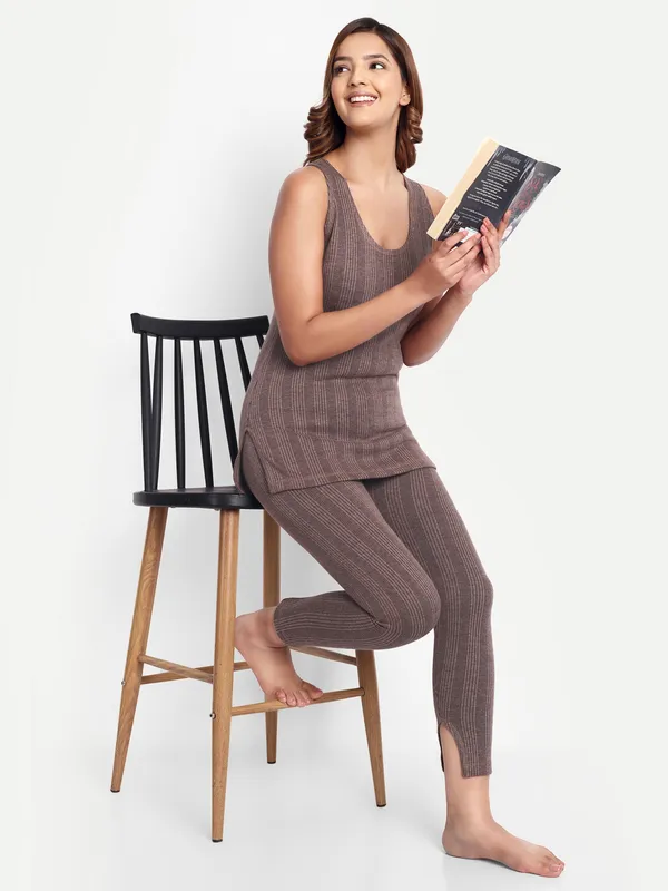 Coffee_Cotton_Blend_Sleeveless_Thermal_Set_(Top_&_Bottom)_For_Women