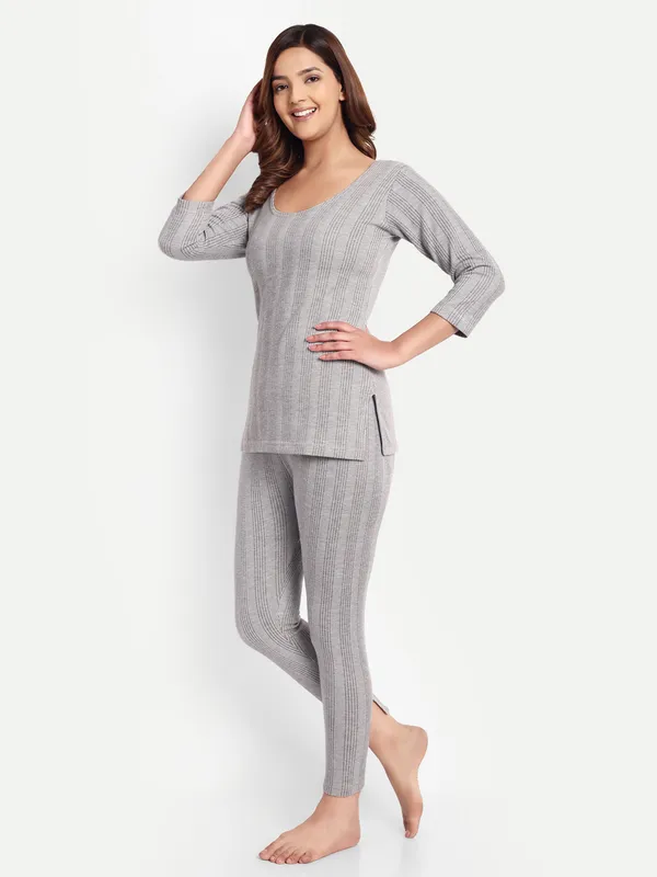 Grey_Cotton_Blend_Three_Quarter_Sleeves_Thermal_Set_(Top_&_Bottom)_For_Women