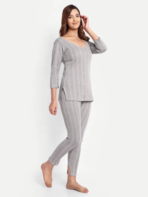 Grey_Cotton_Blend_Three_Quarter_Sleeves_Thermal_Set_(Top_&_Bottom)_For_Women