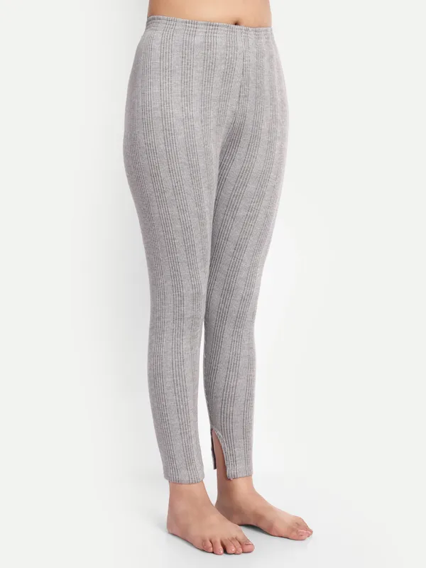 Grey_Cotton_Blend_Three_Quarter_Sleeves_Thermal_Set_(Top_&_Bottom)_For_Women