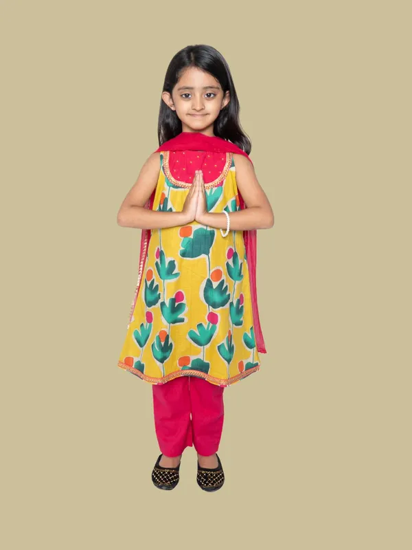 Girls_Pure_Cotton_Sleeveless_Suit_Set_with_Dupatta