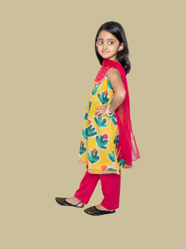 Girls_Pure_Cotton_Sleeveless_Suit_Set_with_Dupatta
