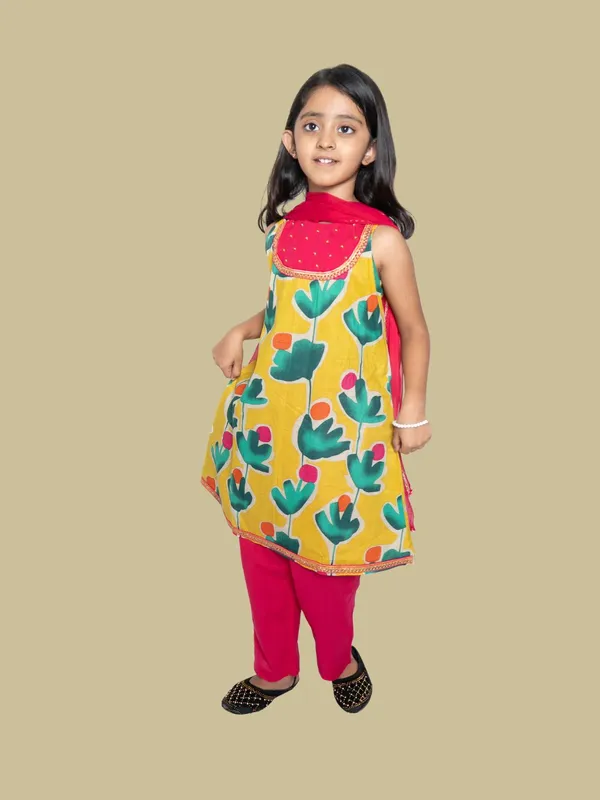 Girls_Pure_Cotton_Sleeveless_Suit_Set_with_Dupatta