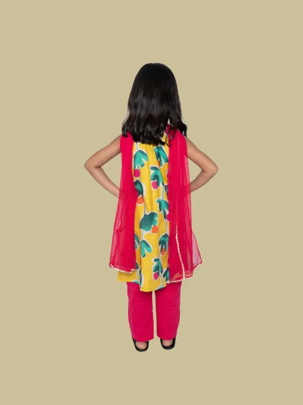 Girls_Pure_Cotton_Sleeveless_Suit_Set_with_Dupatta
