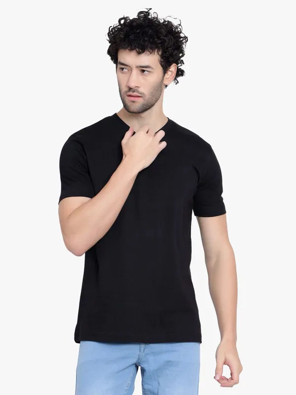 Black_Solid_Cotton_T-Shirt_For_Men