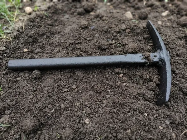Hind's_Handmade_Traditional_Rajasthani_Hand_Mattock_(Kudali_/_Kudal)_–_Heavy-Duty_Forged_Steel_Garden_&_Farm_Tool_with_Metal_Handle