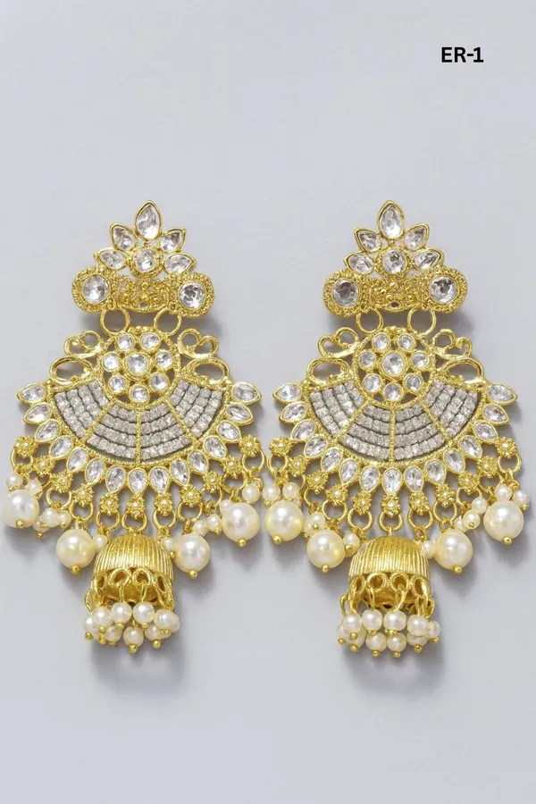 Traditional_Kundan_Pearl_Bridal_Jewelry_Combo_Set_for_Women_Ã¢â‚¬â€œ_Includes_Maang_Tikka,_Earrings_&_Hand_Harness_Bracelet_|_Wedding,_Engagement_&_Festive_Wear_Ethnic_Jewellery