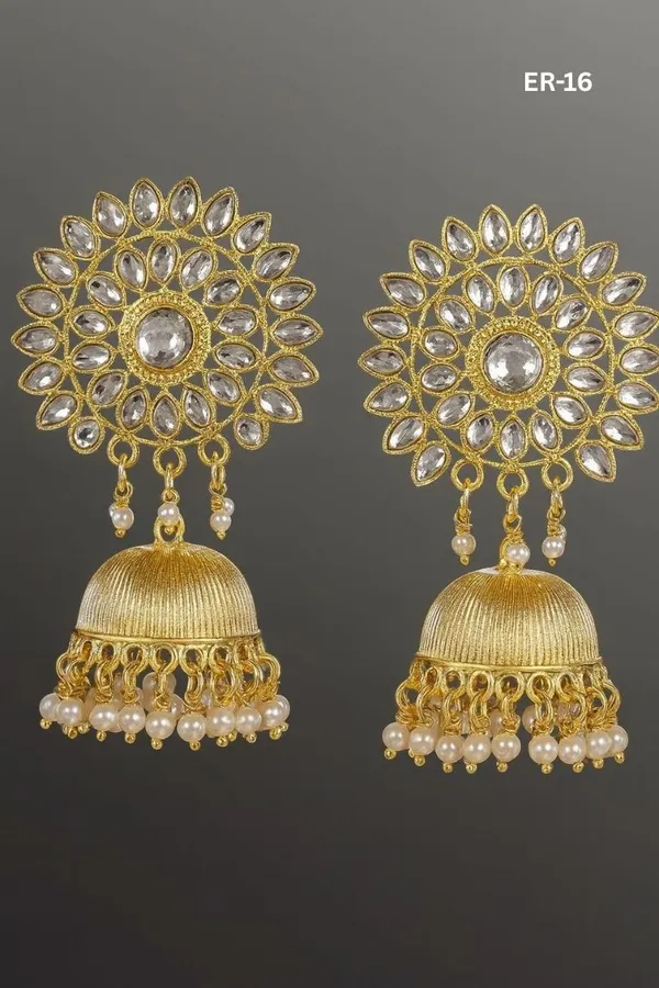 Traditional_Kundan_Pearl_Bridal_Jewelry_Combo_Set_for_Women_Ã¢â‚¬â€œ_Includes_Maang_Tikka,_Earrings_&_Hand_Harness_Bracelet_|_Wedding,_Engagement_&_Festive_Wear_Ethnic_Jewellery