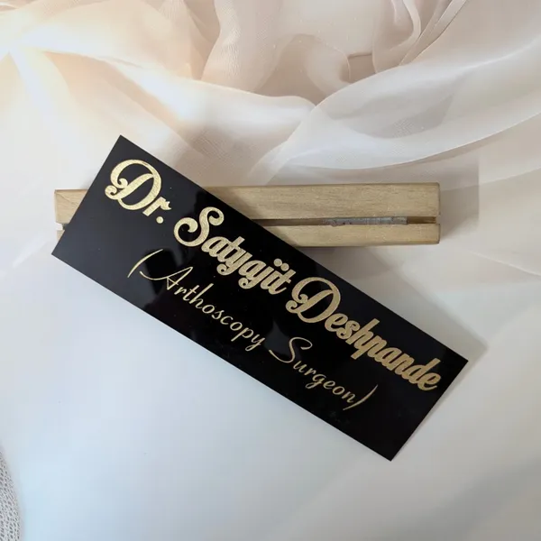 Customization_Professional_Desk_Name_Plate_With_Optional_Logo_-_Elegant_Standee