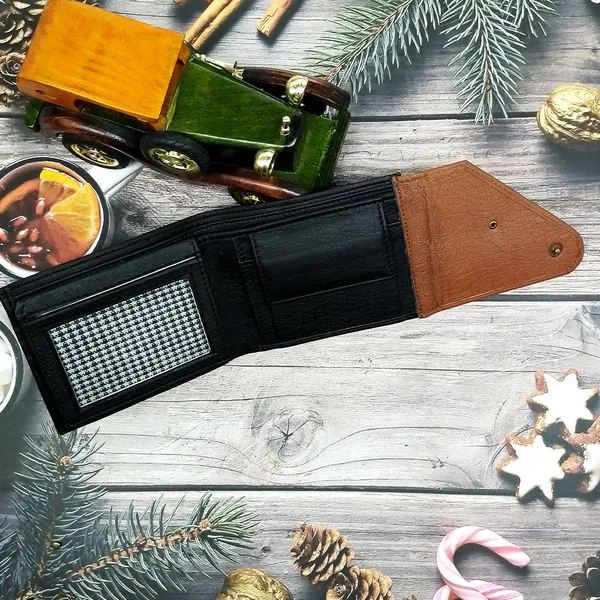 Stylish_Two-Tone_Flap_Men_Wallet_-_Personalized_Gift_For_Him