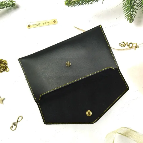 Personalized_Leather_Women_Clutch_With_Custom_Name