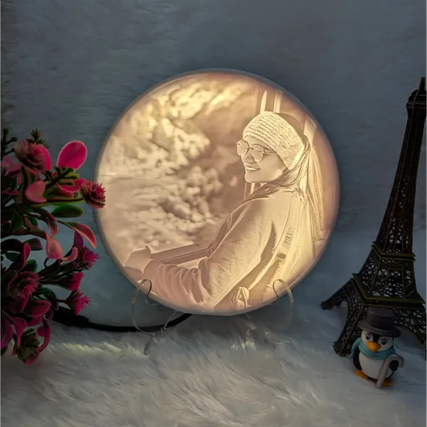Personalized_3D_Lithophane_Photo_Lamp_-_Your_Memories,_Illuminated
