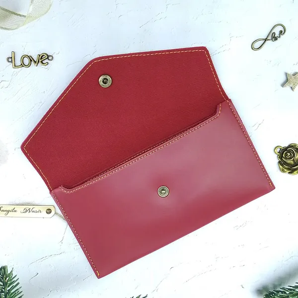 Personalized_Leather_Women_Clutch_With_Custom_Name