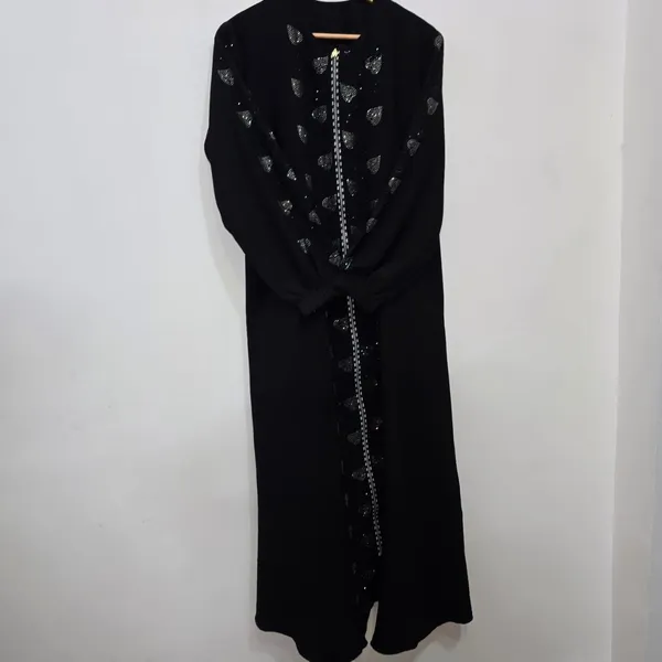 Black_Georgette_Abaya_With_Front_Zip_&_Crystal_Work