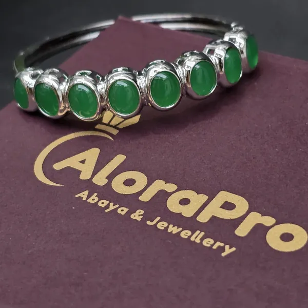 Green_Stainless_Steel_Emerald_Oval_Design_Stone_Bangle