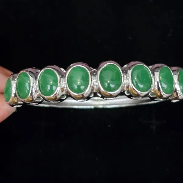 Green_Stainless_Steel_Emerald_Oval_Design_Stone_Bangle