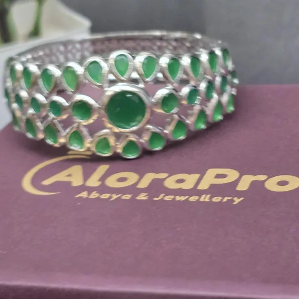 Green_Stainless_Steel_Emerald_Oval_Design_Stone_Bangle