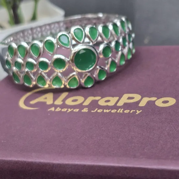 Green_Stainless_Steel_Emerald_Oval_Design_Stone_Bangle