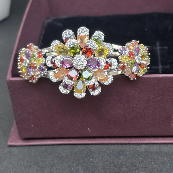 Multicolor_Stainless_Steel_Flower_Design_Stone_Bangle