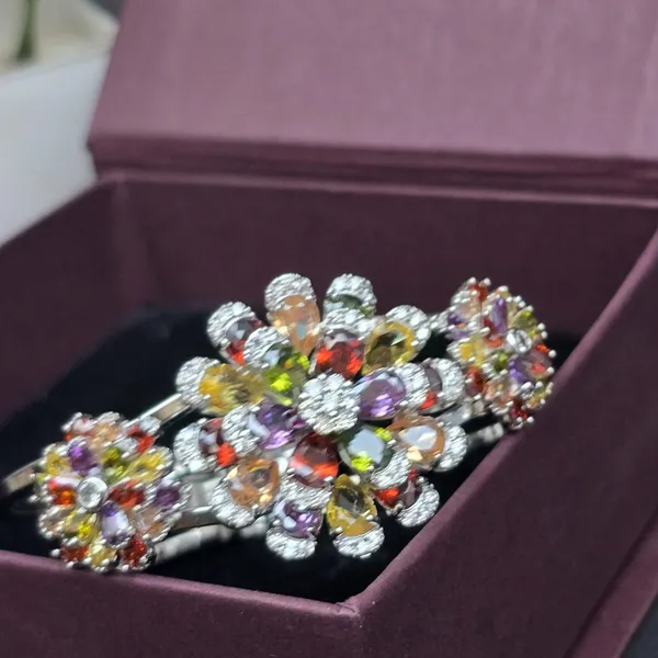 Multicolor_Stainless_Steel_Flower_Design_Stone_Bangle