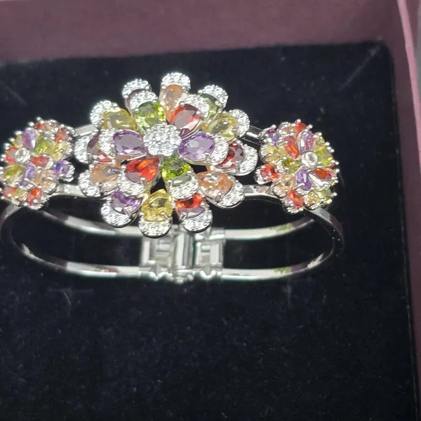 Multicolor_Stainless_Steel_Flower_Design_Stone_Bangle