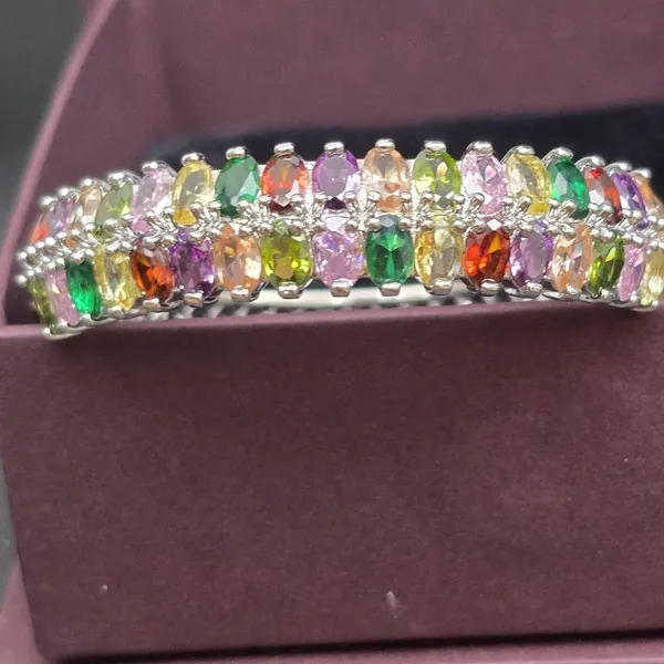 Multicolor_Stainless_Steel_Flower_Design_Stone_Bangle
