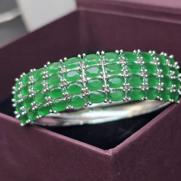 Green_Stainless_Steel_Emerald_Oval_Design_Stone_Bangle