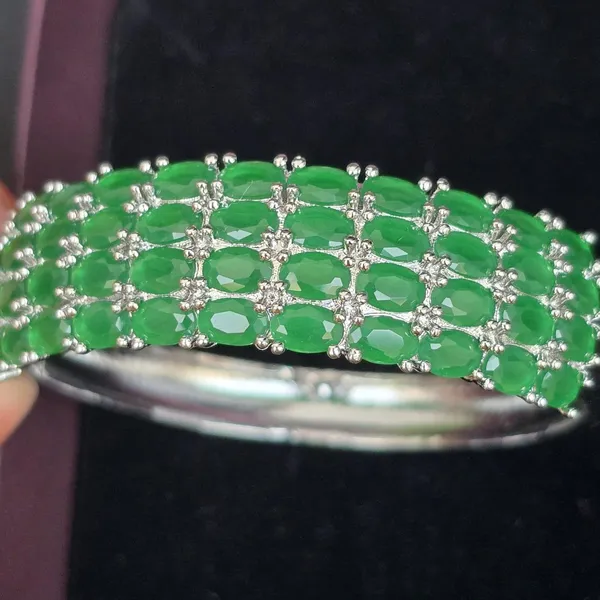 Green_Stainless_Steel_Emerald_Oval_Design_Stone_Bangle