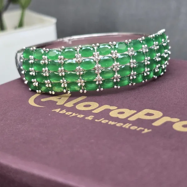 Green_Stainless_Steel_Emerald_Oval_Design_Stone_Bangle