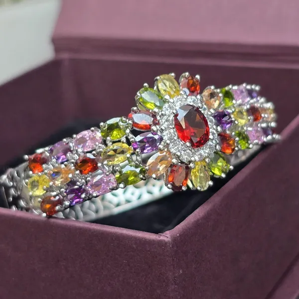 Multicolor_Stainless_Steel_Flower_Design_Stone_Bangle