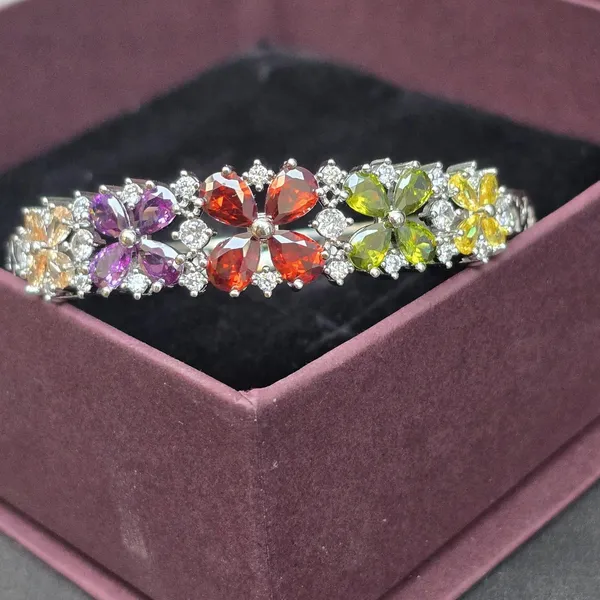 Multicolor_Stainless_Steel_Flower_Design_Stone_Bangle