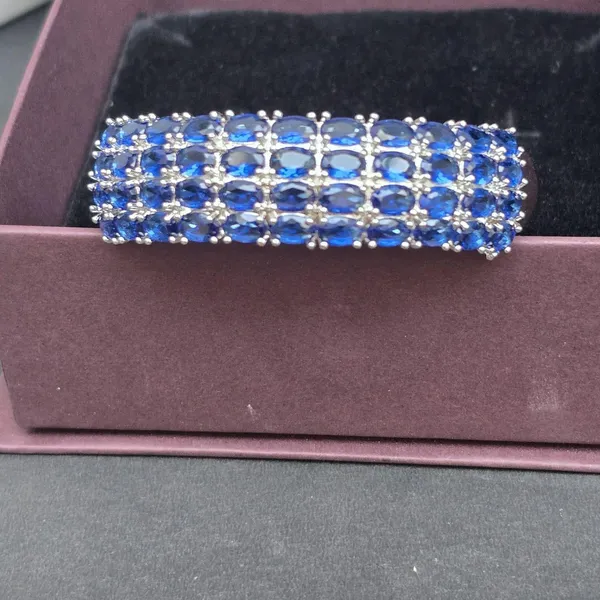 Blue_Stainless_Steel_Sapphire_Oval_Design_Stone_Bangle