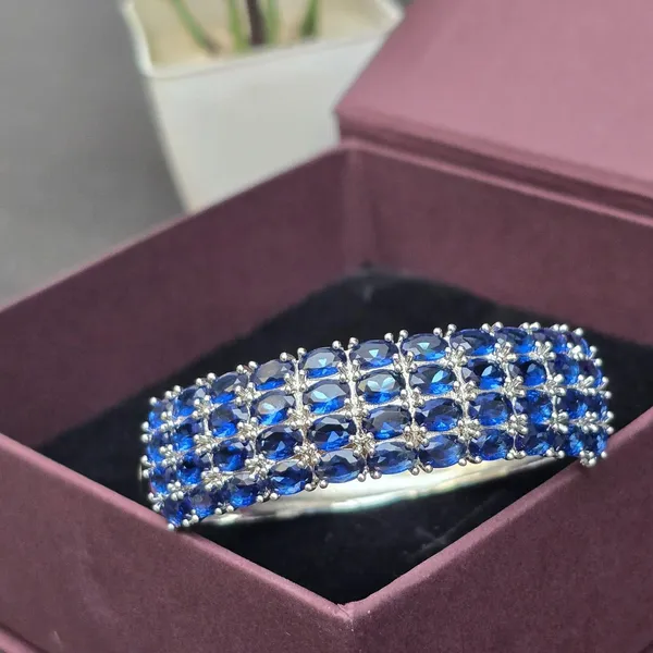 Blue_Stainless_Steel_Sapphire_Oval_Design_Stone_Bangle