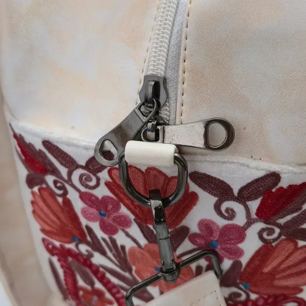 Off_White_Travelling_Bag_For_Women