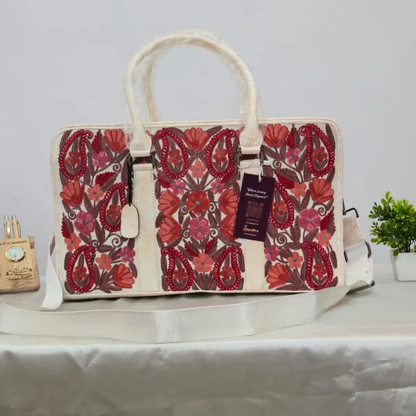 Off_White_Travelling_Bag_For_Women