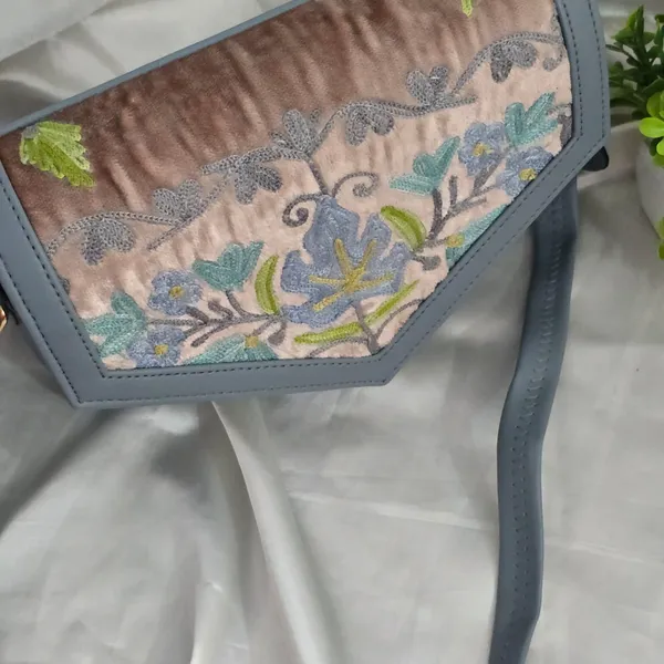Leather_Sling_Bags_For_Women_&_Girls