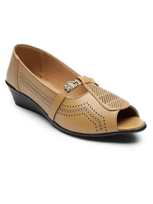Stylish_Peep-Toe_Wedge_Sandals_for_Women_with_Laser-Cut_Design_and_Decorative_Buckle_Detail