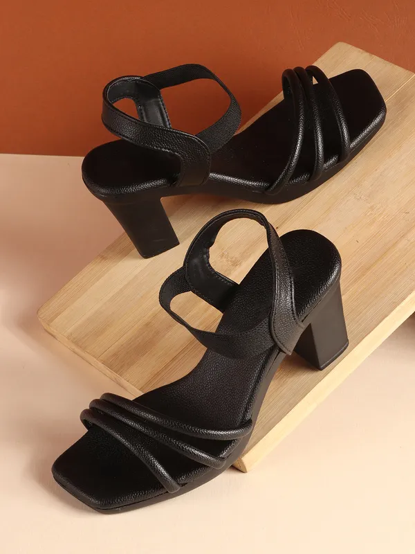 Trendy_Block_Heel_Sandals_with_Triple_Strap_Design_for_Women