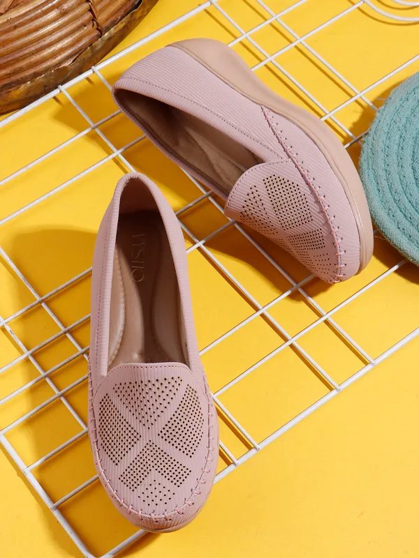 Women's_casual_slip-on_loafers_with_2_inch_Heel_cushioned_insoles,_breathable_mesh_detailing,_flat_sole,_ideal_for_daily_wear_and_comfort.