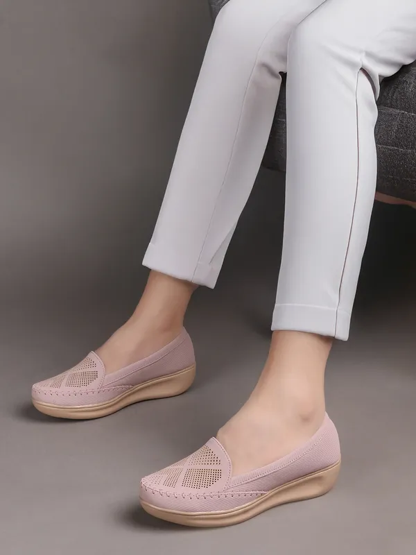 Women's_casual_slip-on_loafers_with_2_inch_Heel_cushioned_insoles,_breathable_mesh_detailing,_flat_sole,_ideal_for_daily_wear_and_comfort.