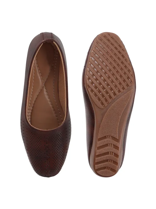 Elegant_Women's_Comfortable_Flats_with_Stitch_Detailing