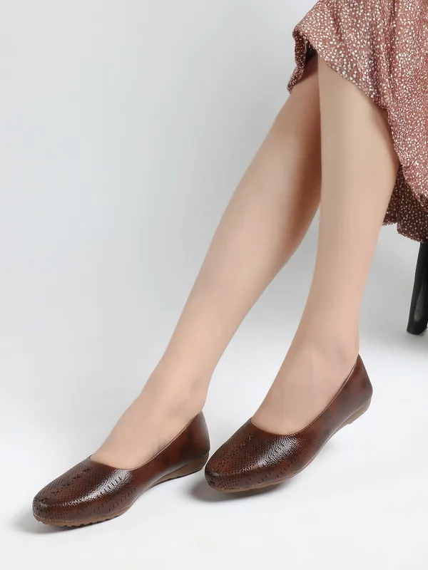 Elegant_Women's_Comfortable_Flats_with_Stitch_Detailing