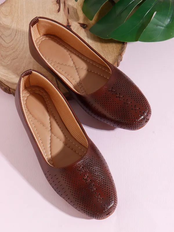 Elegant_Women's_Comfortable_Flats_with_Stitch_Detailing