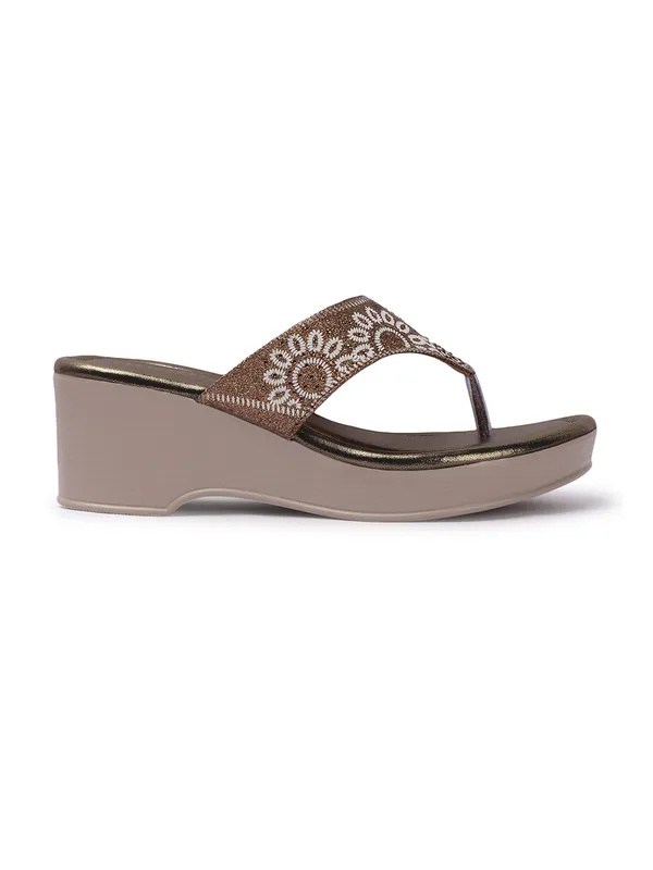 Elegant_Embroidered_Wedge_Sandals_with_Comfortable_Sole_and_Stylish_Ethnic_Design