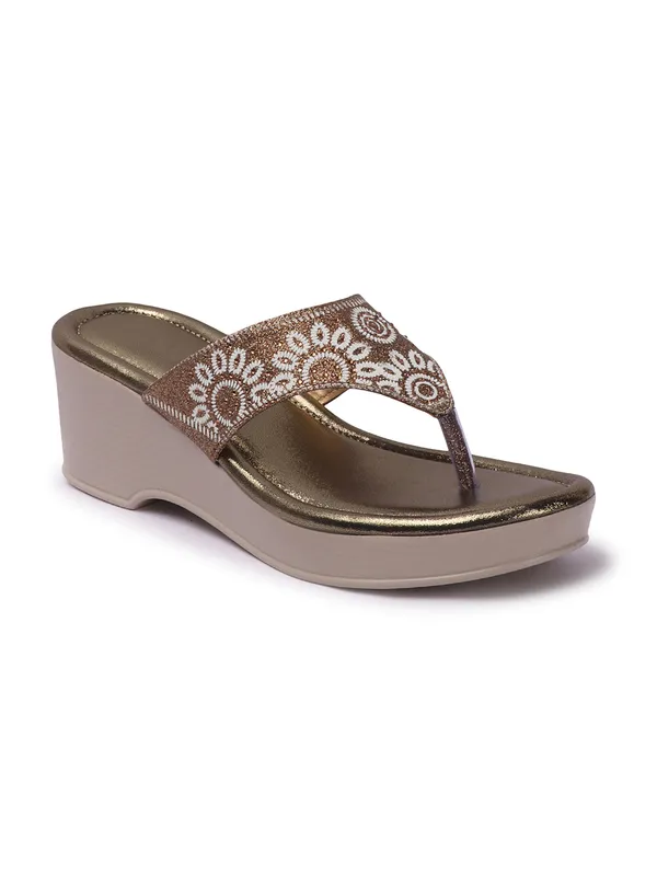 Elegant_Embroidered_Wedge_Sandals_with_Comfortable_Sole_and_Stylish_Ethnic_Design