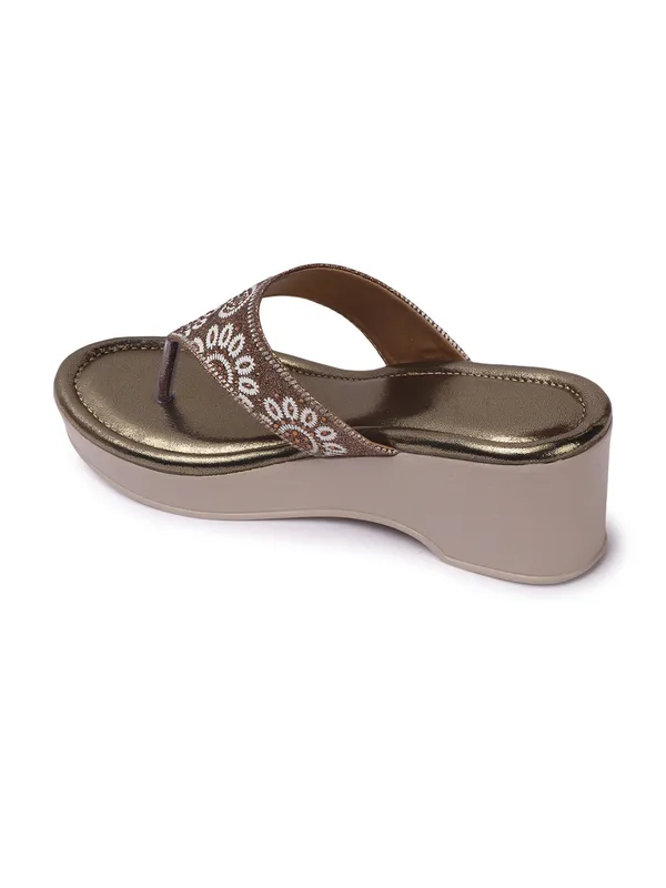 Elegant_Embroidered_Wedge_Sandals_with_Comfortable_Sole_and_Stylish_Ethnic_Design