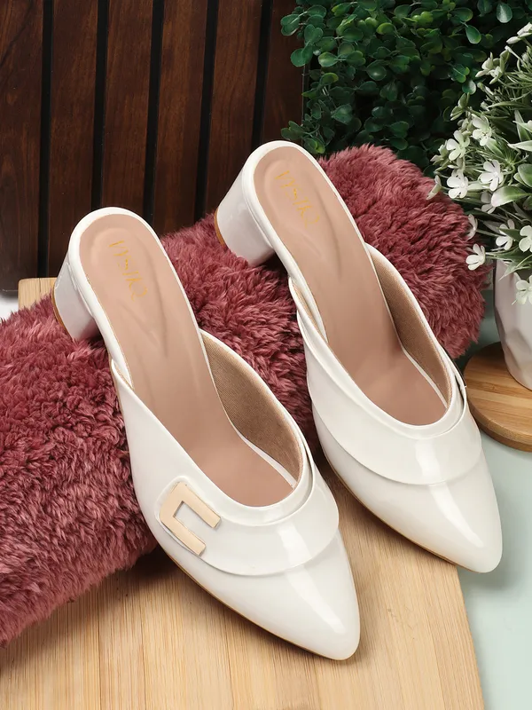 Elegant_Block_Heel_Mules_for_Women_with_Gold_Buckle_and_Glossy_Finish